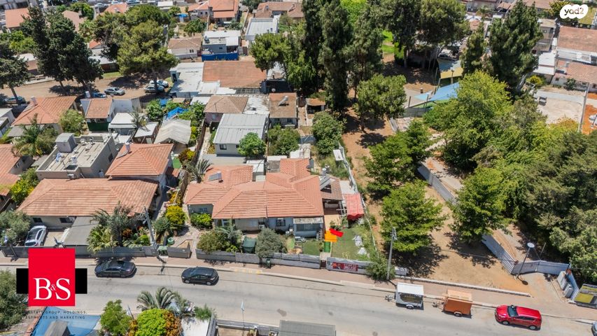 שרה מלכין 24