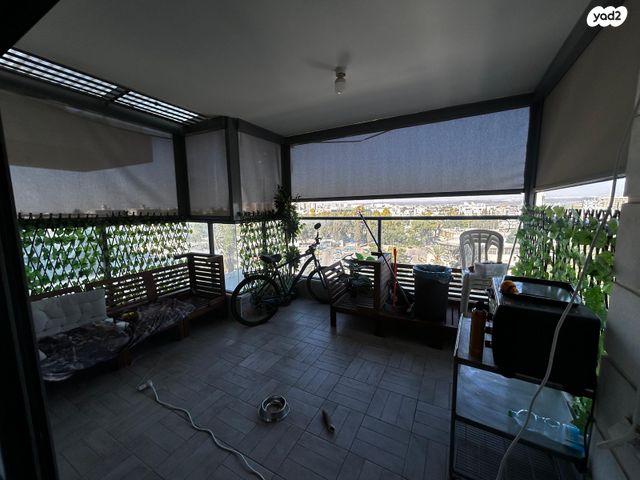 דירה, יגאל אלון, המרכז האזרחי, רמלה