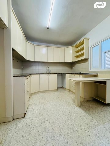 דירה, קרית ספיר, כפר סבא