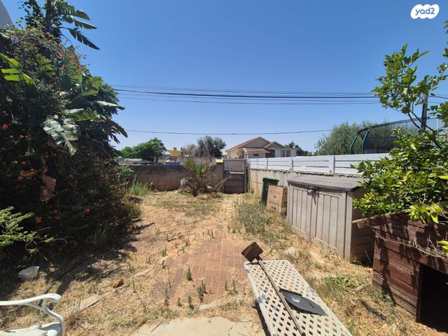 מגרשים, החרובים, בית אליעזר, חדרה