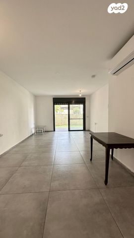 דירת גן, נרקיס 16, הפרחים, חריש