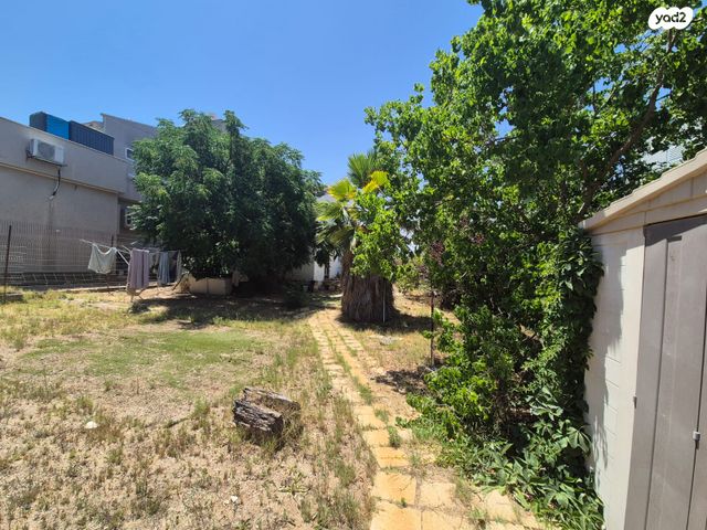 מגרשים, החרובים, בית אליעזר, חדרה