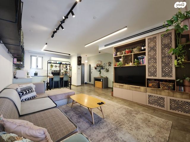 דירה, שושנים, אלקנה