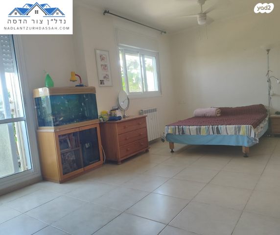 דו משפחתי, צור הדסה