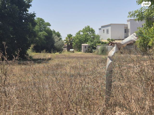 מגרשים, החרובים, בית אליעזר, חדרה