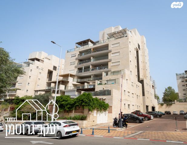 דירה, נחל אלכסנדר, צור יצחק, צור יצחק