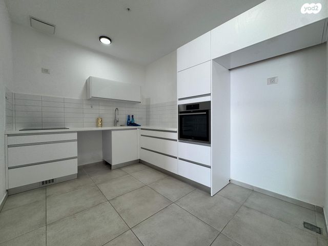 דירה, שדרות רחבעם זאבי, גבעת אולגה, חדרה