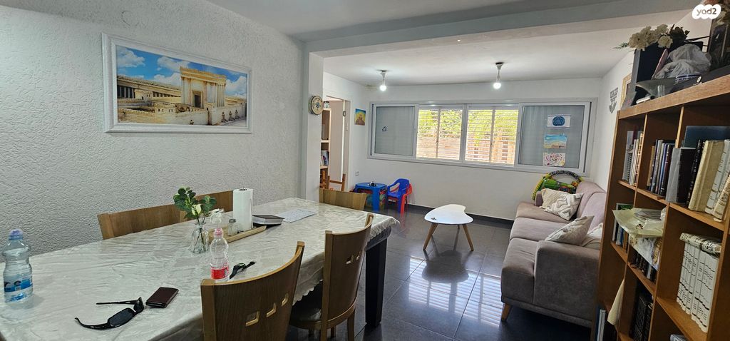 דירה, שדרות העצמאות 94, הפרחים, קרית גת