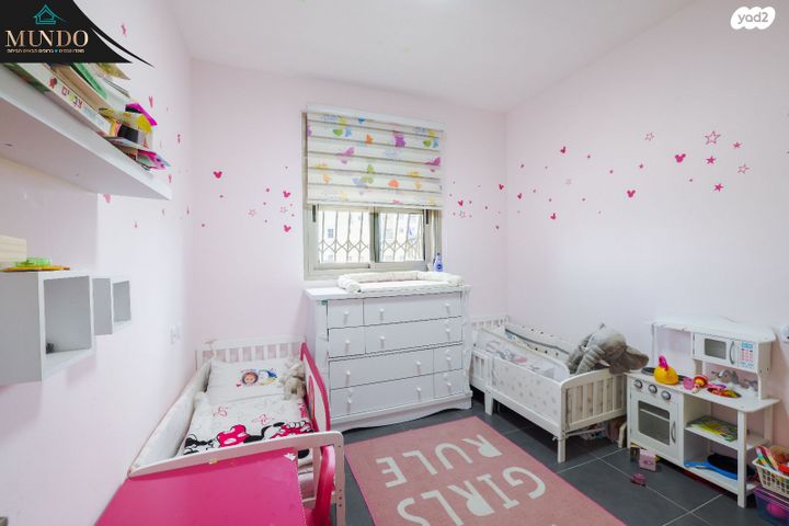 דירה, אפרים קישון, חתני פרס ישראל, באר יעקב