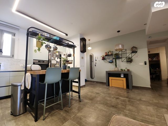 דירה, שושנים, אלקנה