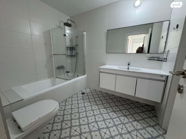 דירה, שדרות רחבעם זאבי, גבעת אולגה, חדרה