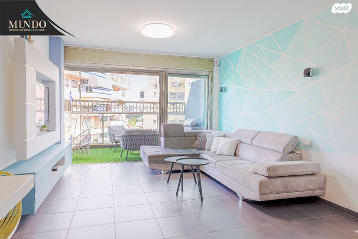 דירה, אפרים קישון, חתני פרס ישראל, באר יעקב