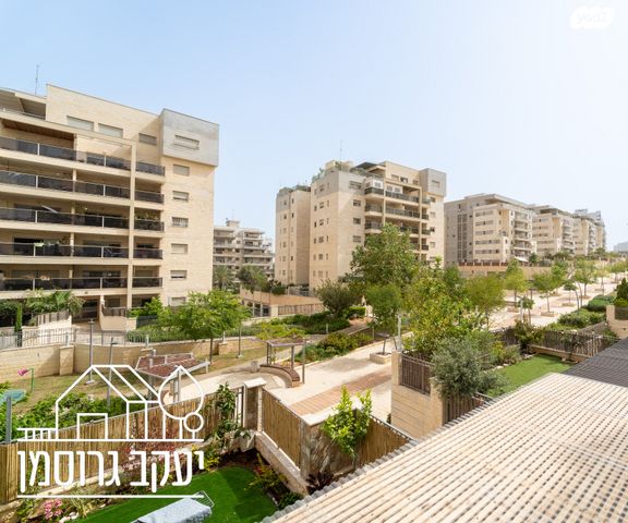 דירה, נחל אלכסנדר, צור יצחק, צור יצחק