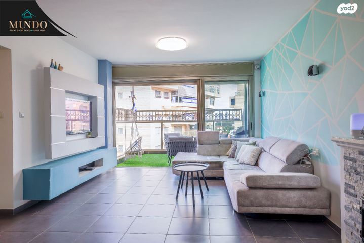 דירה, אפרים קישון, חתני פרס ישראל, באר יעקב