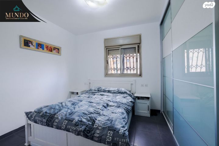 דירה, אפרים קישון, חתני פרס ישראל, באר יעקב