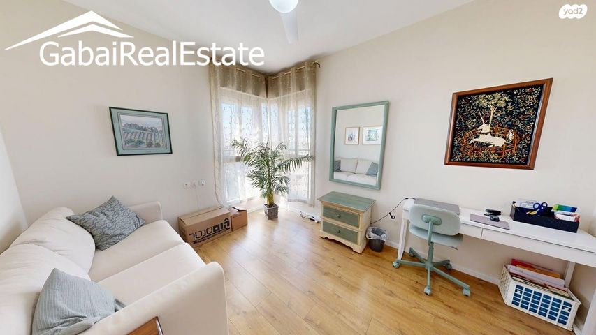 דירה, שביל הזהב, 2008, רעננה