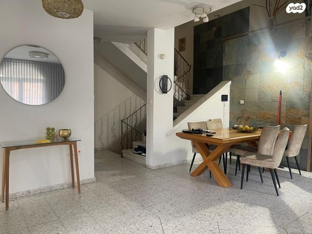 דו משפחתי, הרב אברהם קוטנר 15, נווה זית, לוד