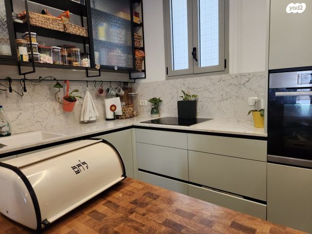 דירה, שושנים, אלקנה