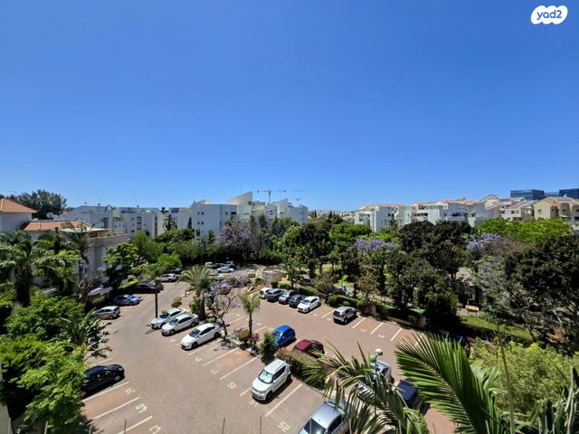 דירה, השקד, רעננה