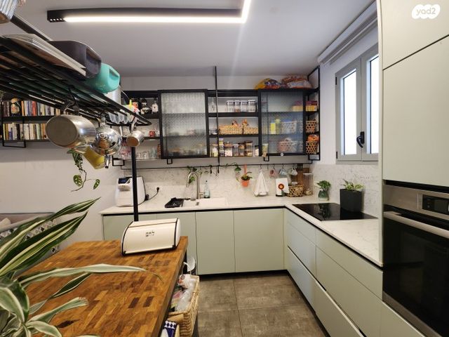 דירה, שושנים, אלקנה