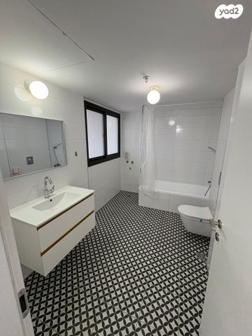 דירה, אור ים, אור עקיבא