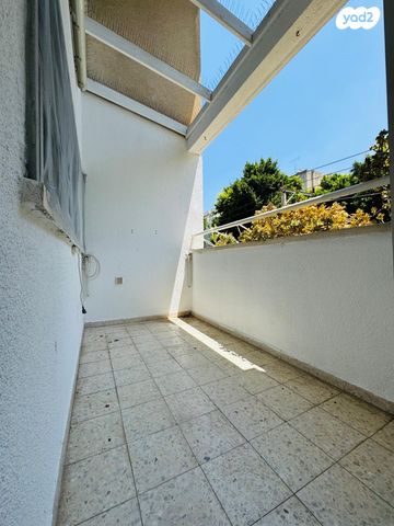 דירה, שיכוני מזרחי, כפר סבא