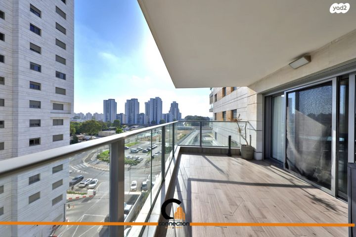 דירה, ש"י עגנון, משכנות האומנים, קרית מוצקין