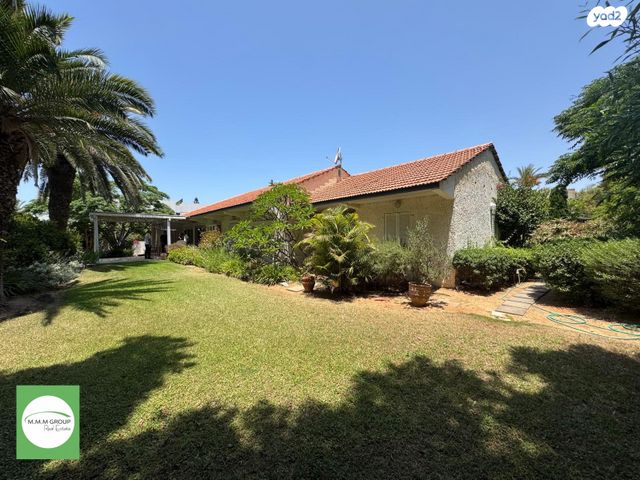 מגרשים, הרצליה פיתוח, הרצליה