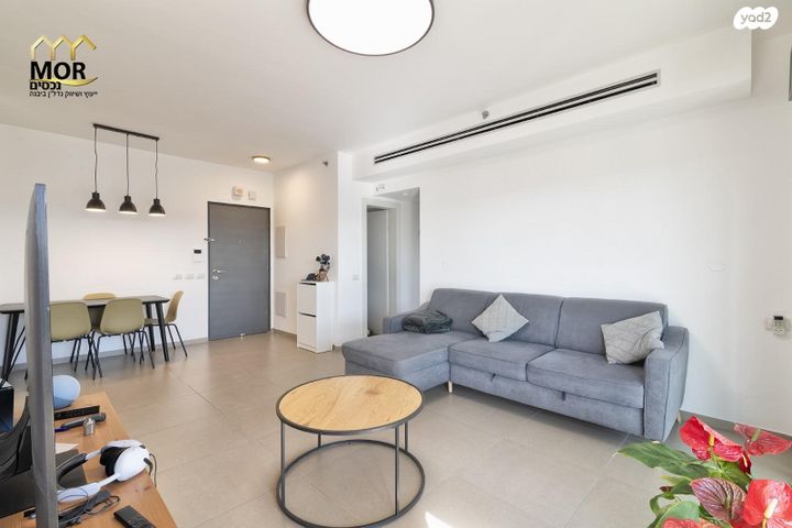 שולמית אלוני 