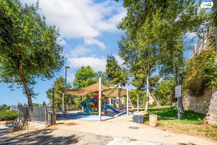 דירה, מאיר נקר, ארמון הנציב, תלפיות מזרח, ירושלים