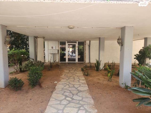 פתח תקווה 10