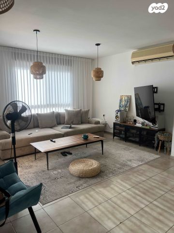 גג/ פנטהאוז, צור משה