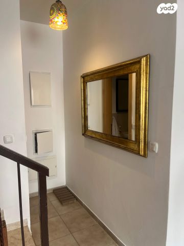 גג/ פנטהאוז, צור משה