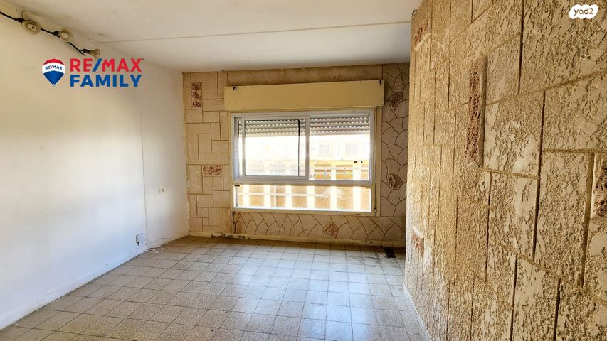 גיורא יוספטל 16