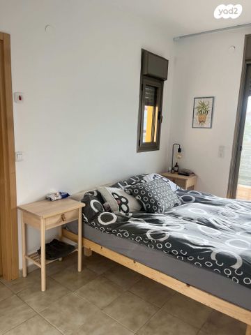 גג/ פנטהאוז, צור משה