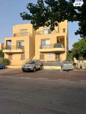 גג/ פנטהאוז, צור משה