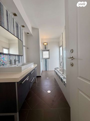 גג/ פנטהאוז, כינרת, רובע י"א, אשדוד