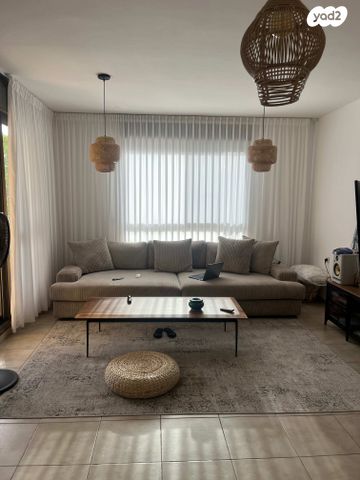 גג/ פנטהאוז, צור משה