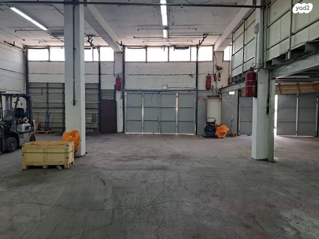 מבני תעשיה, אזור תעשיה ג, חולון