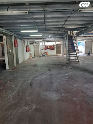 מבני תעשיה, אזור תעשיה ג, חולון