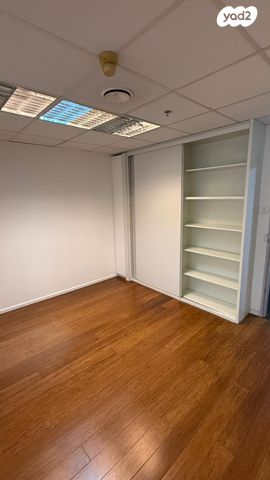 משרדים, דרך זאב ז'בוטינסקי 155, נחלת גנים, רמת גן