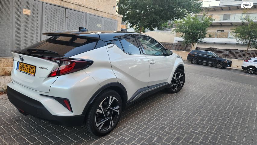 מודעת רכב טויוטה C-HR