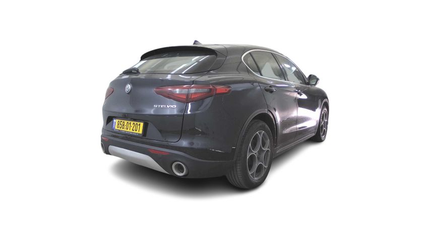 אלפא רומיאו סטלביו