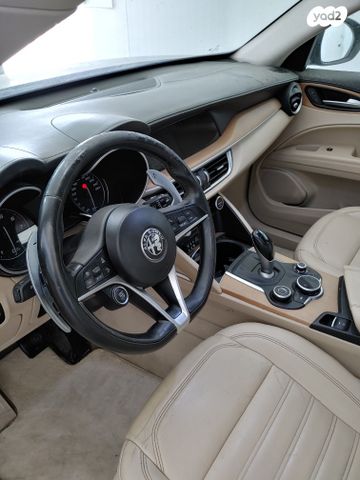 אלפא רומיאו סטלביו