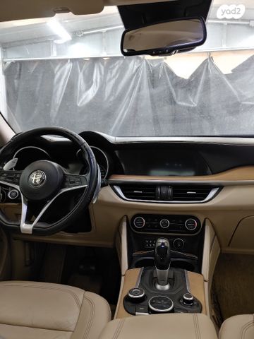 אלפא רומיאו סטלביו