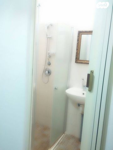 דירה, מדרגות צפת 11, הרצליה, חיפה