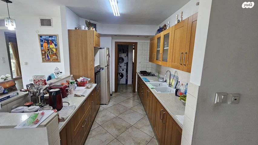 דירה, אברהם פררה, הולילנד, ירושלים