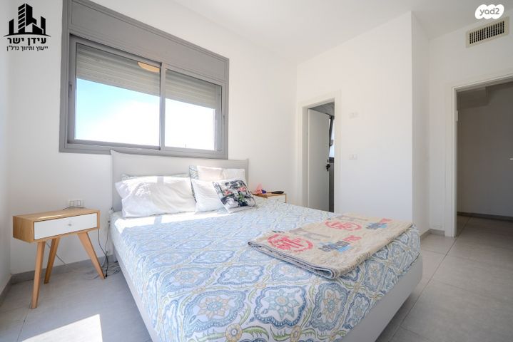 גג/ פנטהאוז, מעפילי אגוז 40, נווה חן, תל אביב יפו