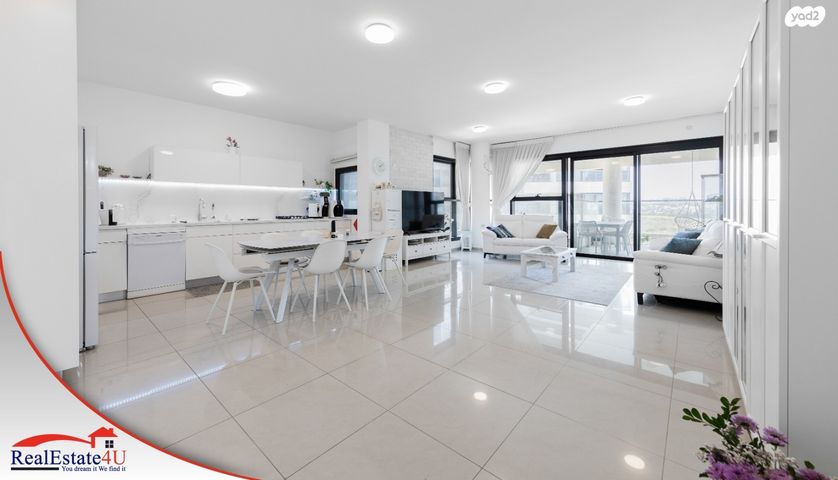 דירה, עוזי חיטמן 9, עיר ימים, נתניה