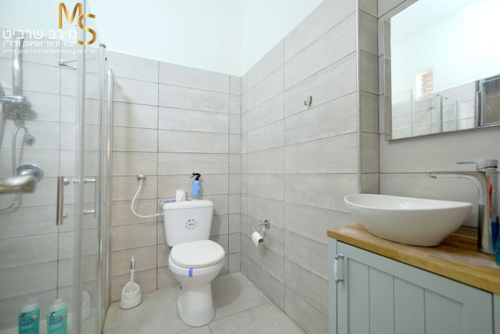 דו משפחתי, ש. בן ציון, זיו, חיפה